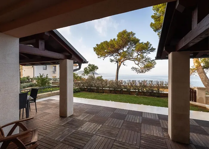 Jelena, Punta By The Sea 公寓 *